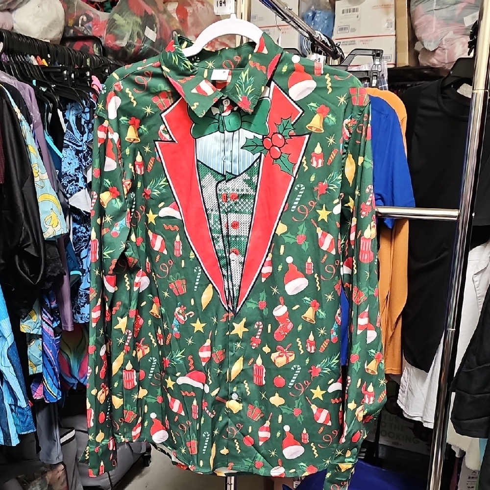 New In Bag Mens Festive Green Christmas Shirt with Red Accents #189